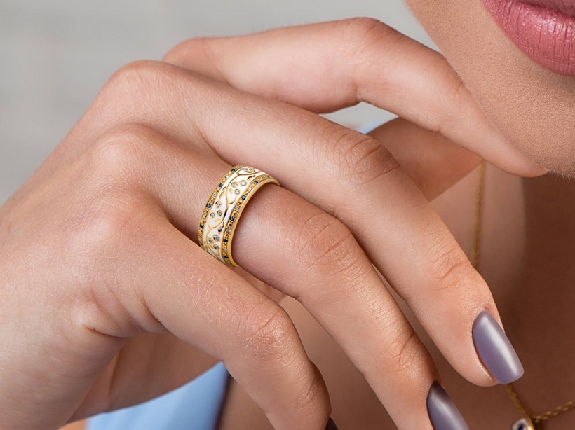 Как правильно носить женские обручальные кольца на руках