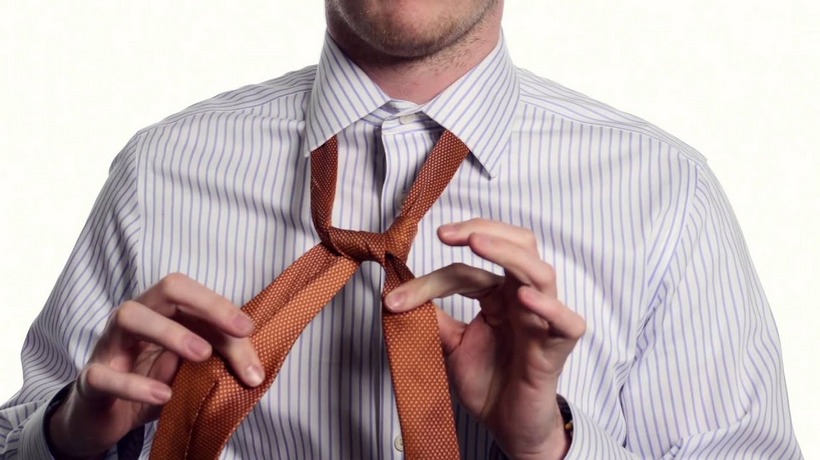 Как завязать галстук пошагово: фото классического способа