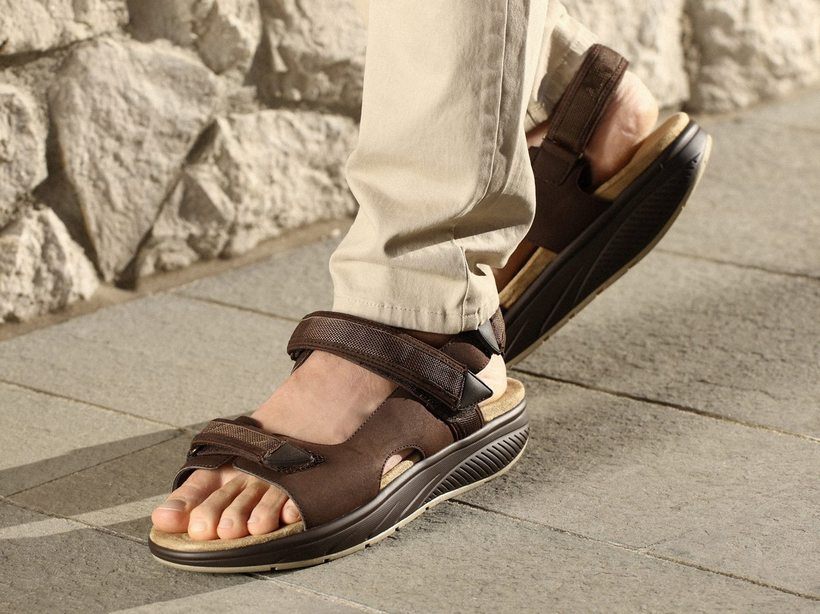 Легкая летняя обувь для мужчин