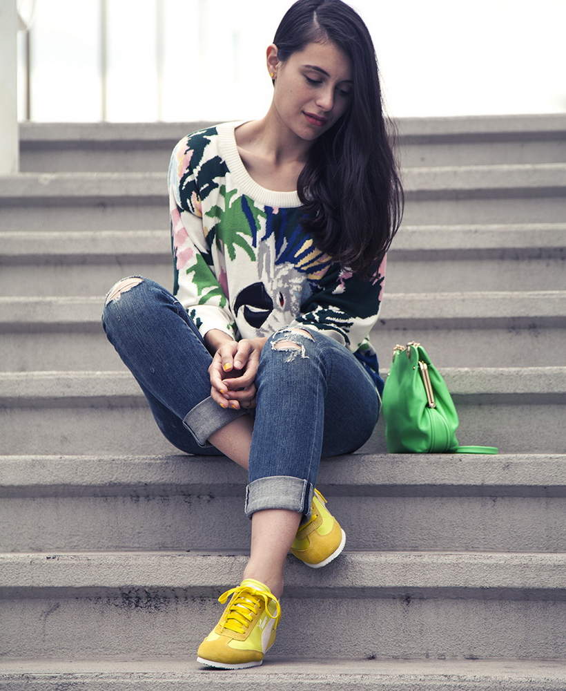 Желтые женские кроссовки – с чем носить