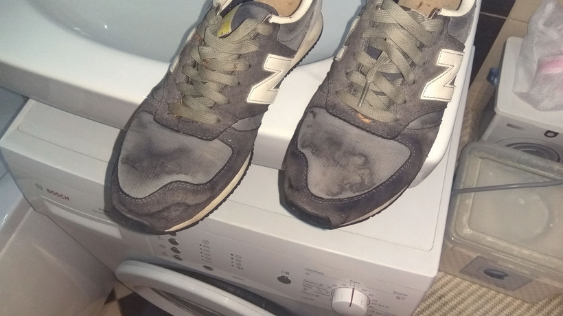 Как почистить замшевые кроссовки в домашних условиях от грязи