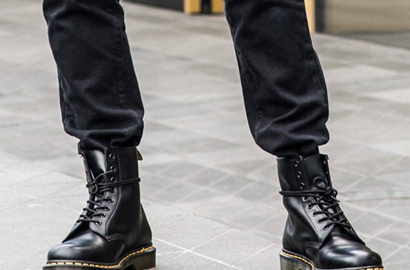 Высокие ботинки и джинсы: как носить