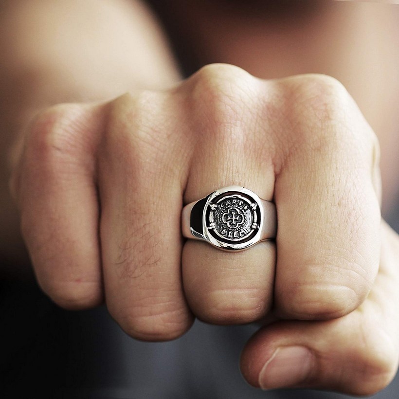 Как правильно носить кольца на руках мужчинам