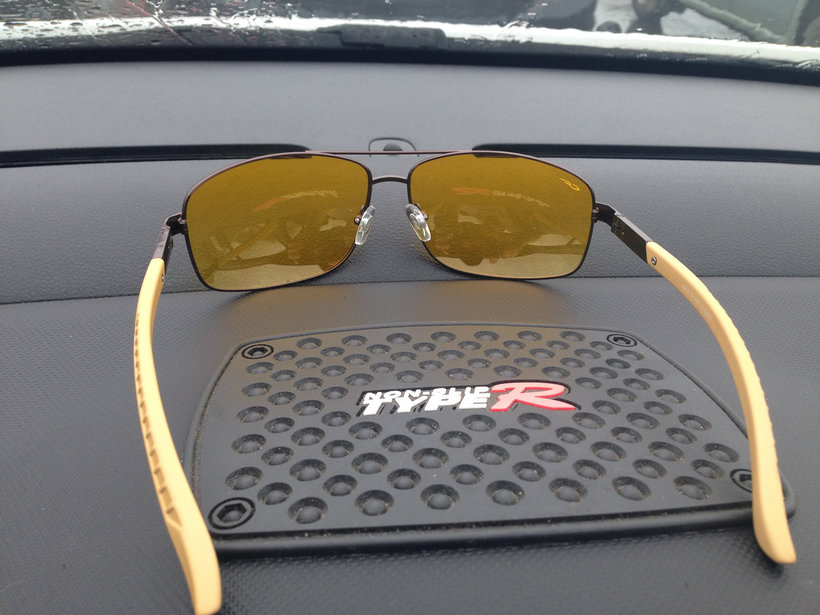 Как правильно выбрать солнцезащитные очки для водителей