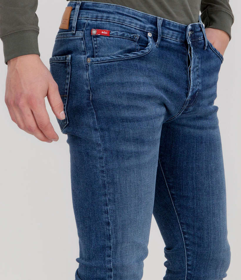 Lee Cooper в рейтинге мужских джинсовых брендов по качеству