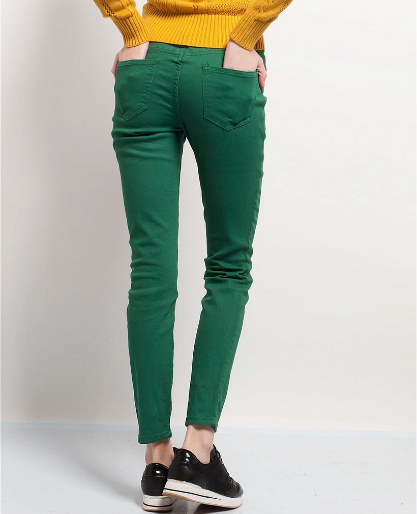 С чем носить женские зеленые джинсы